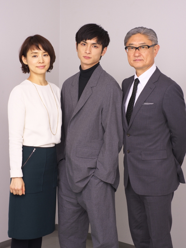 （左から）石田ゆり子さん、高良健吾さん、堤幸彦監督