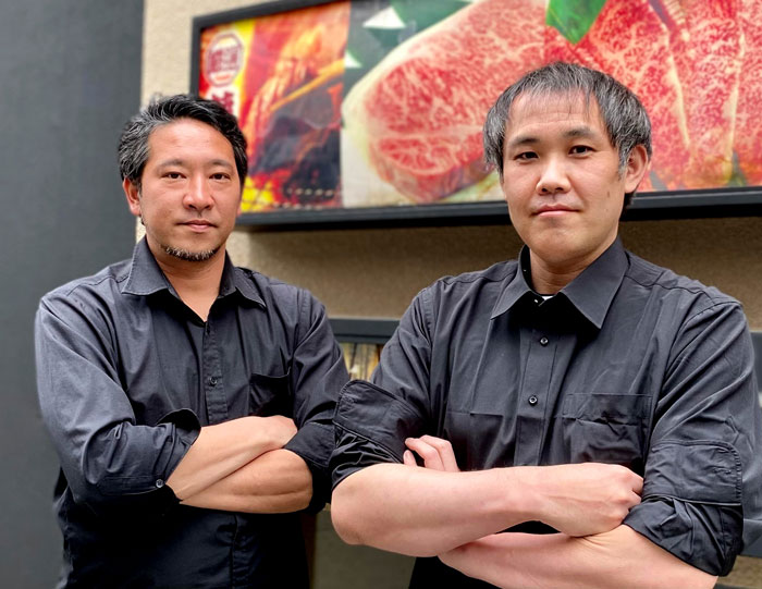 W店主の加藤隆行さん（左）と岡本浩二さん（右）