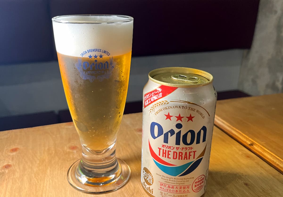 沖縄といえば「オリオンビール」500円（税込）。ハブエキスとハーブの泡盛を使った『ハブハイボール』も飲みやすく人気だとか