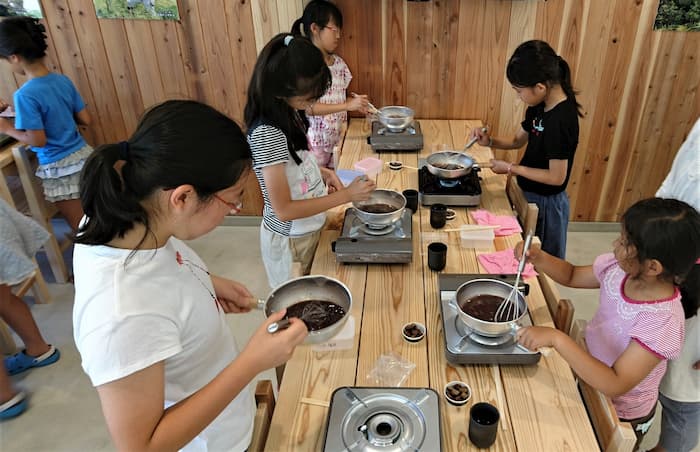 お菓子作りの様子