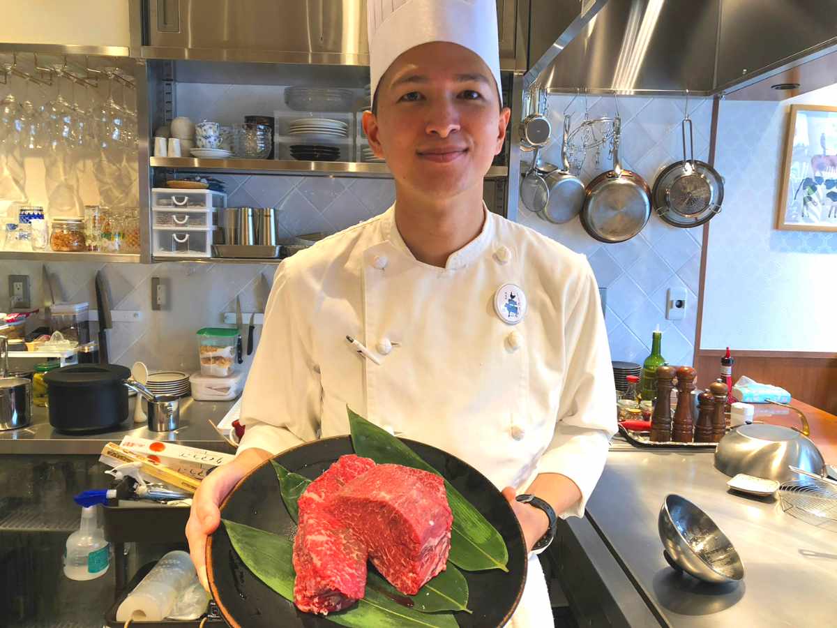 オーナーシェフの岩越さんは調理師18年。海外3か国で計10年料理の修行をされた神戸ベイシェラトンホテル出身のシェフ。通称&rdquo;たろさん&rdquo;