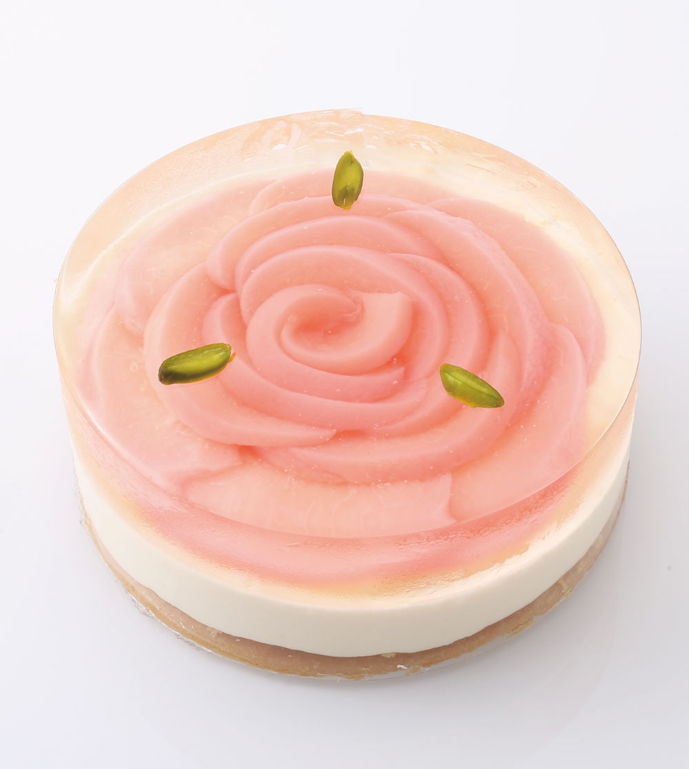 「桃のレアチーズデザート」1,566円（税込）※8月31日まで
