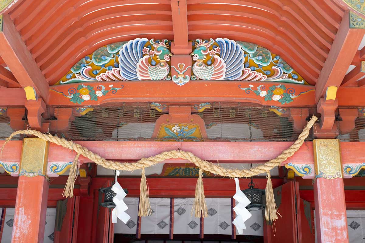 昭和55年（1980年）には屋根の葺き替えや、丹塗り・彩色の塗り替えも行われています