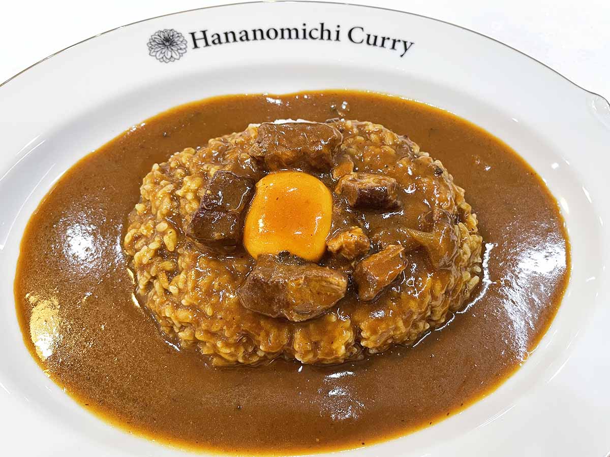 「おすすめ花のみちカレー（卵&amp;肉増し）」1,350円（税込）