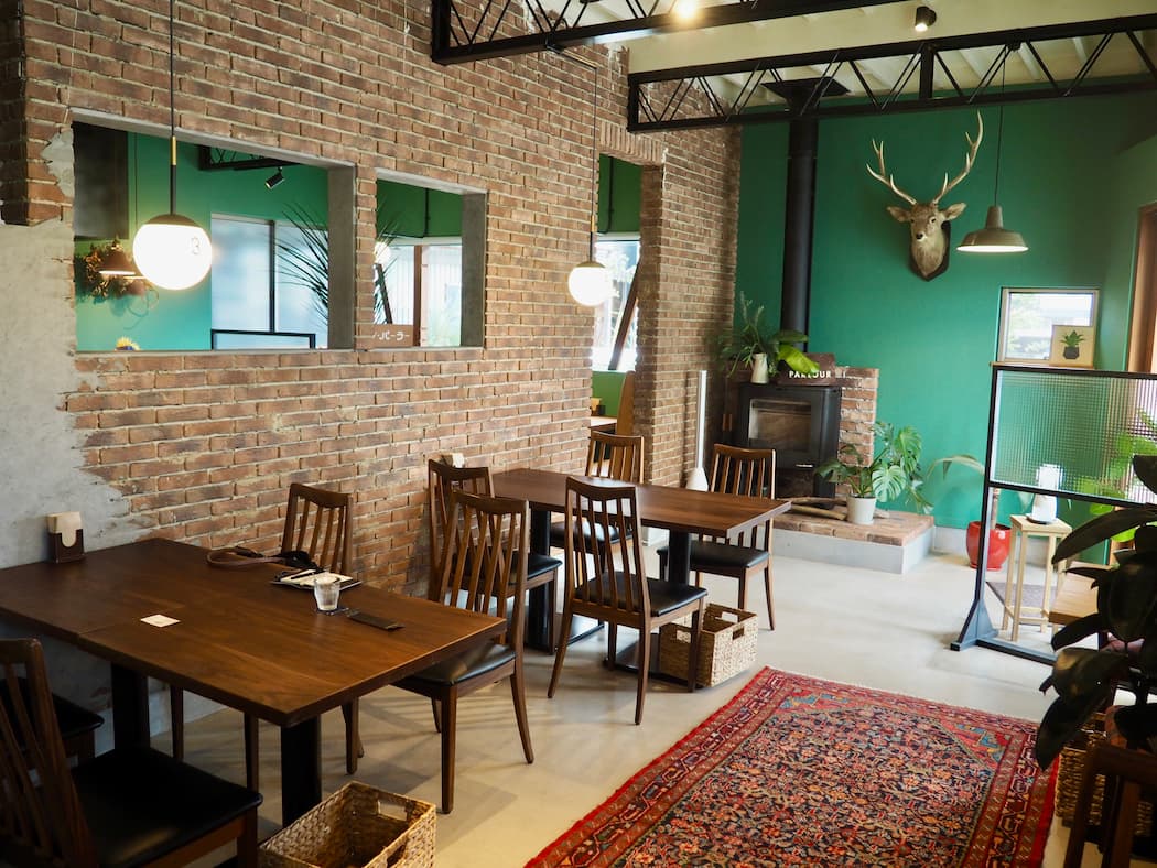 1階のカフェスペースにある観葉植物は購入可能！