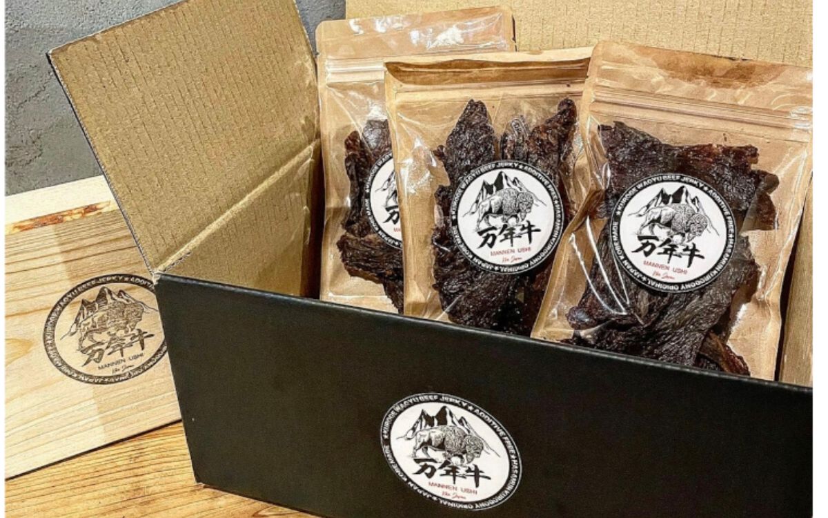 「乾KAWAKI」30g　1,296円（税込）九州原産黒毛和牛A4～A5ウチヒラもも肉を使用し無添加で製造されたビーフジャーキー