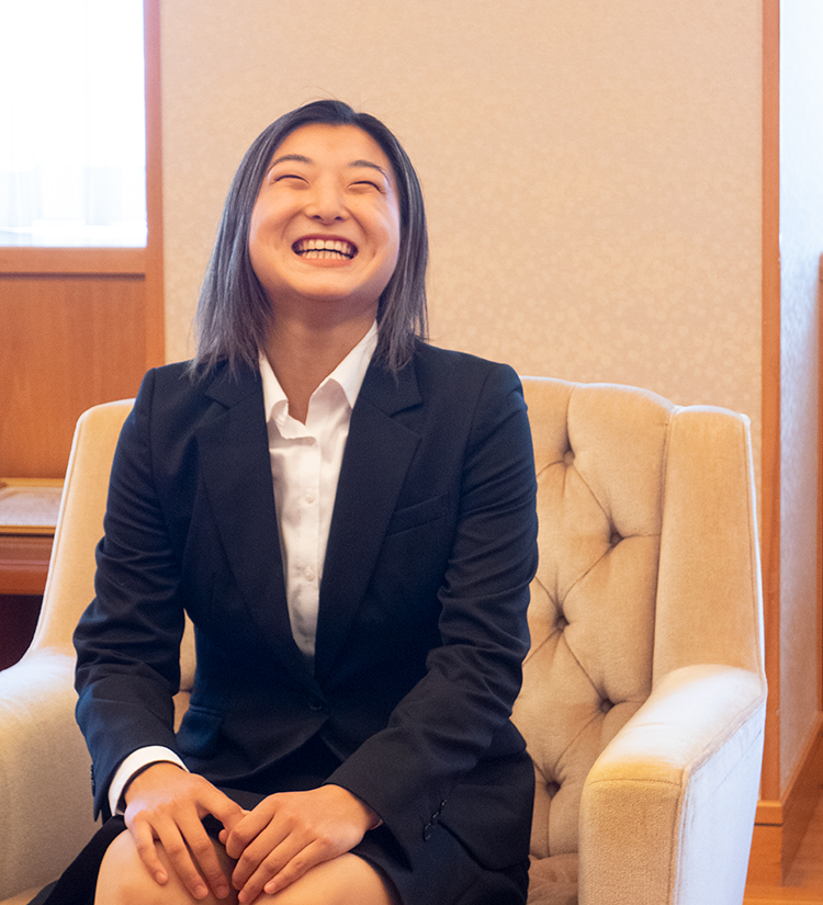 フィギュアスケート坂本花織選手が「神戸市スポーツ特別賞」贈呈式に登場 [画像]