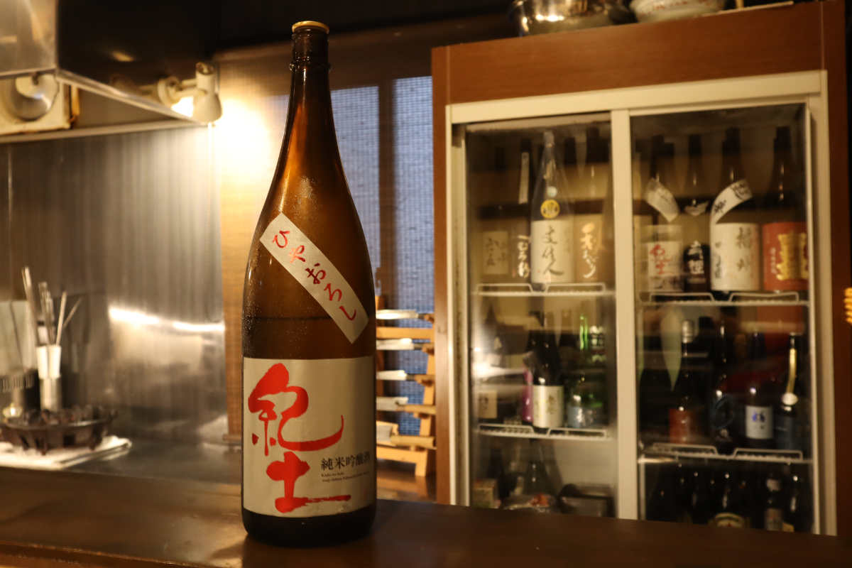 中でもおすすめは和歌山県のお酒「紀土（きっど）」。オープン時からのお付き合いなんだとか。平田さんが惚れ込んだというその味は、柔らかな香りが鼻に抜けるすっきりとした飲み口でした