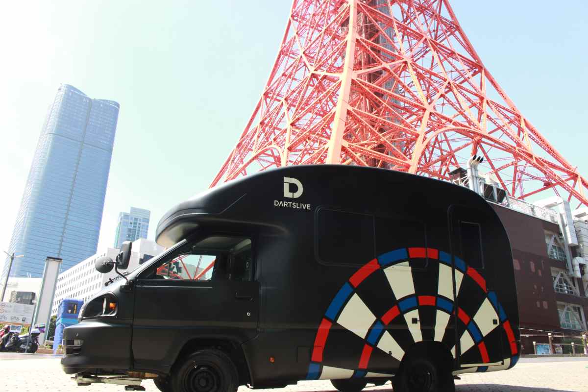 ダーツマシン2台搭載の「ダーツライブカー」が神戸ハーバーランドumieに登場　神戸市 [画像]