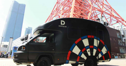 ダーツマシン2台搭載の「ダーツライブカー」が神戸ハーバーランドumieに登場　神戸市
