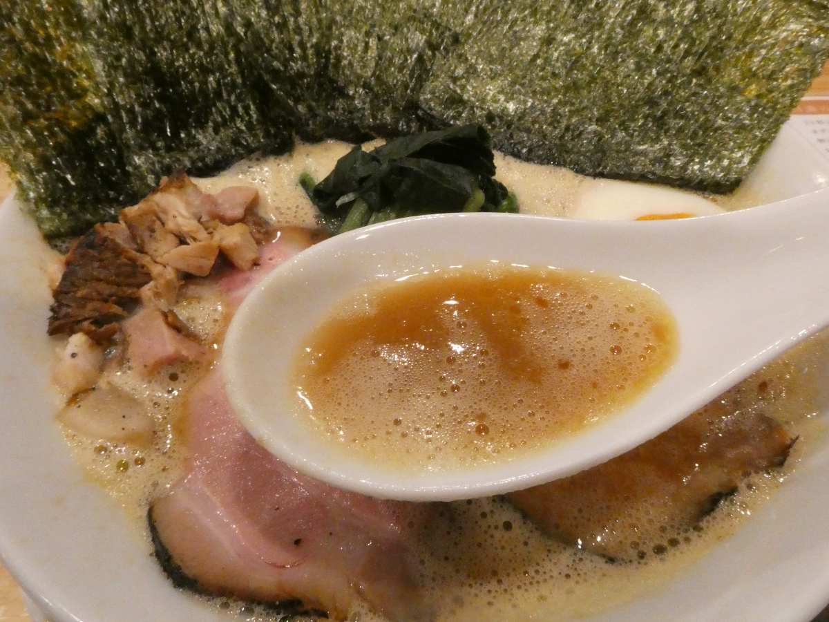 阪急武庫之荘駅近くの『鶏そば花水木（はなみずき）』で「特製泡鶏白湯」を食べてきました　尼崎市 [画像]