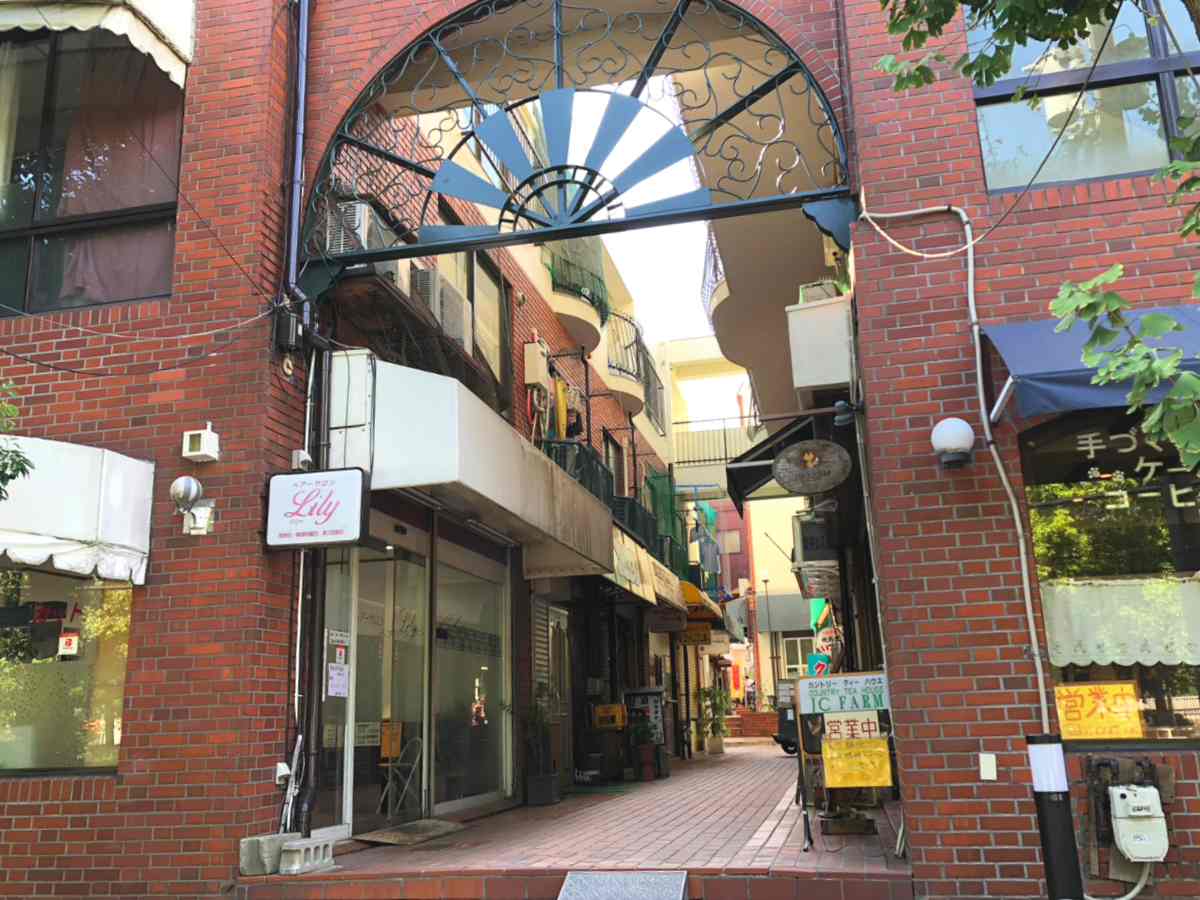 水道筋商店街東側にオープンした「絵本屋かささぎ」でおすすめ絵本を教えてもらいました　神戸市 [画像]