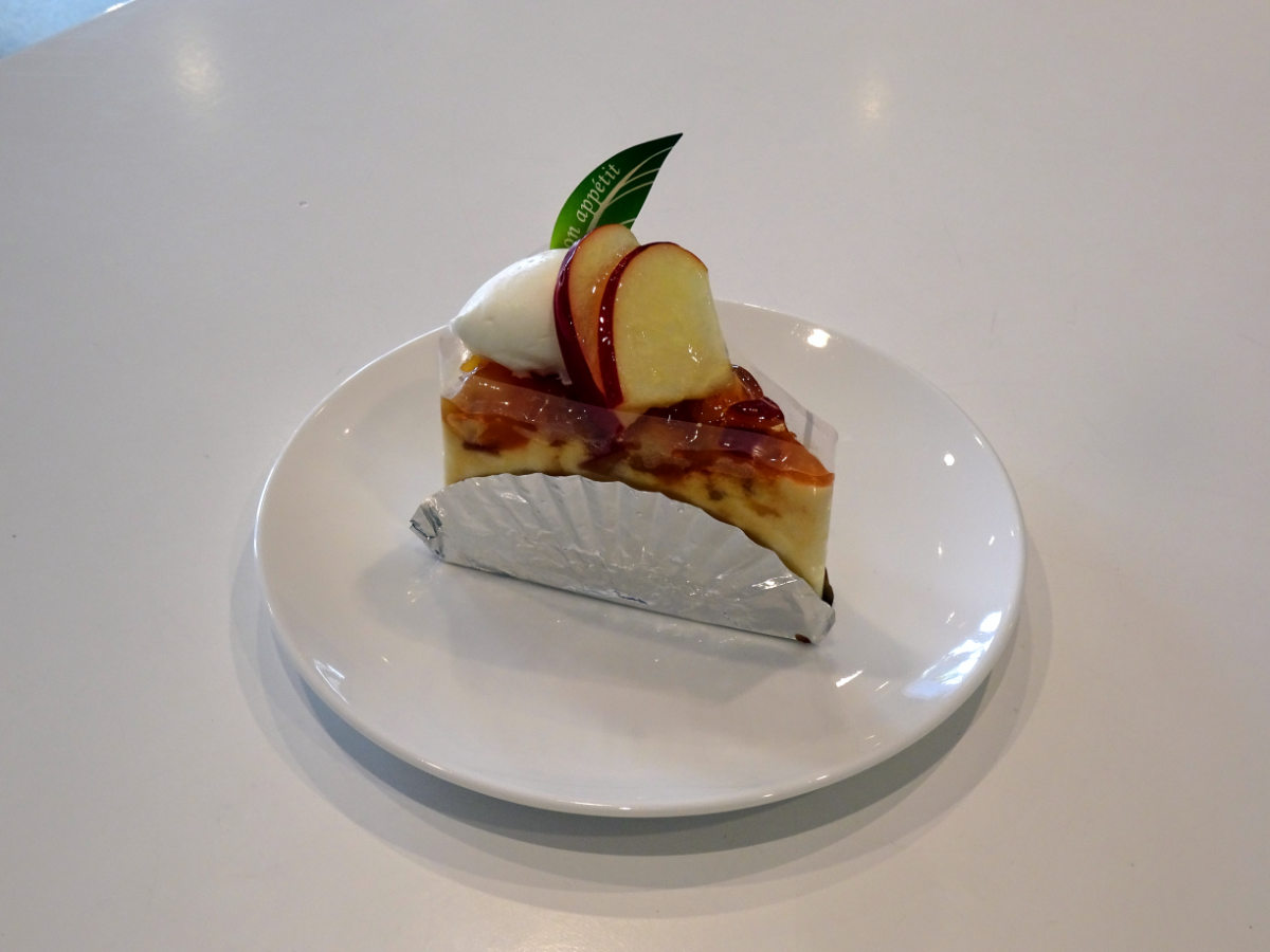 「キャラメルリンゴとお芋のチーズケーキ」420円（税込）※『須磨パティオ店」』限定