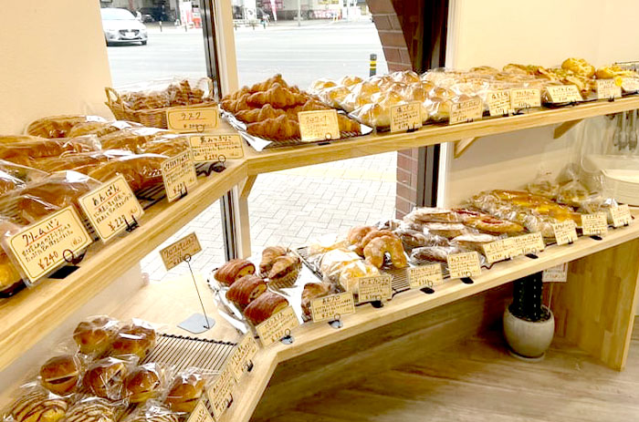 姫路市役所前にオープンした『Boulanger petit bonheur（ブーランジェ プチボヌール）』で人気のパンをテイクアウトしました　姫路市 [画像]