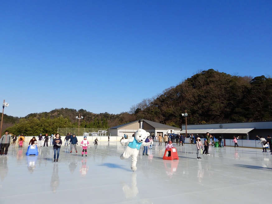 兵庫県立円山川公苑の「屋外アイススケートリンク」がシーズンオープン　豊岡市 [画像]