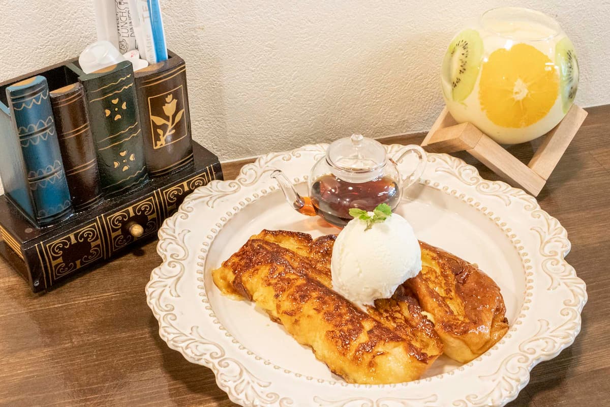 尼崎・七松線沿いのベーカリーカフェ『KiFFER（キフェ）』で「フレンチトースト」を味わいました [画像]