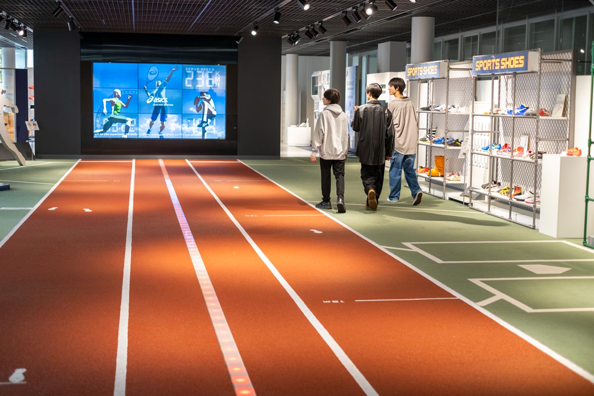 神戸セーラーボーイズが『アシックススポーツミュージアム』の魅力を紹介　神戸市 [画像]