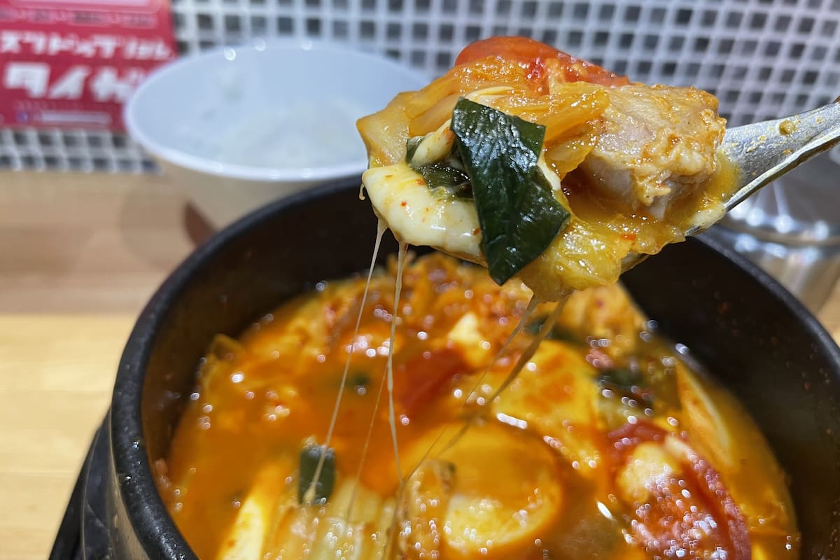摂津本山にオープンした『スンドゥブlab.タイガー』で鶏キムチ×トマトチーズを実食してきました　神戸市 [画像]