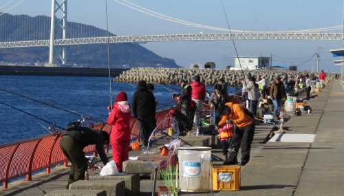 平磯海づり公園で「クリスマスこども釣り大会」開催　神戸市
