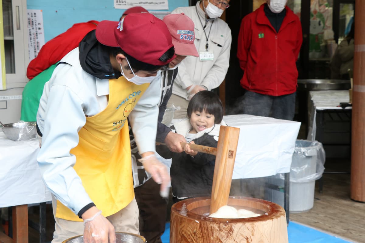 国見の森公園で「年末餅つき大会」開催　宍粟市 [画像]