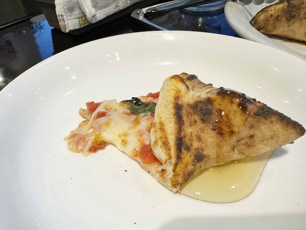 伊丹駅すぐの『Pasta &amp; Pizzeria Creo（クレオ）』で話題の星のピザを食べてきました　伊丹市 [画像]