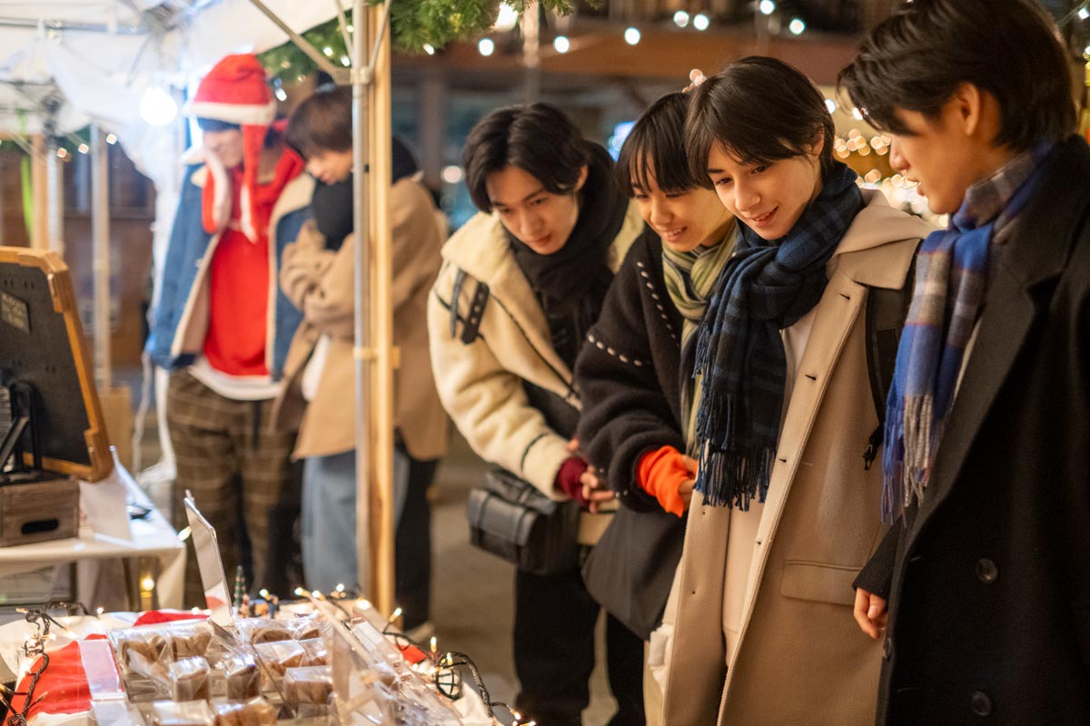 神戸セーラーボーイズと一緒に「umie クリスマスマーケット」へ行ってきました　神戸市 [画像]