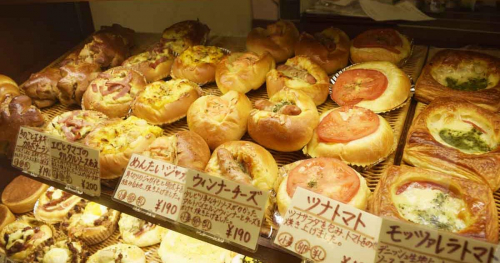 人丸前駅近くにある「ベーカリーののはな」でいろんなパンをいただきました　明石市