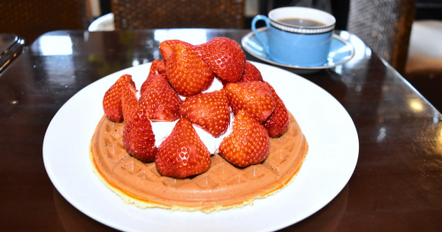 摂津本山『cafe de FELLOW（カフェ・ド・フェロー）』で「いちごワッフル」を食べてきました　神戸市