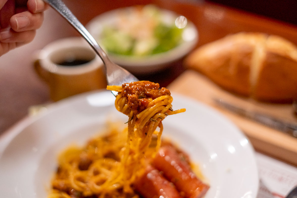 スパゲティは低温で長時間乾燥させた乾麺を使用。小麦の味わいが濃く、プリッとした弾力が特徴