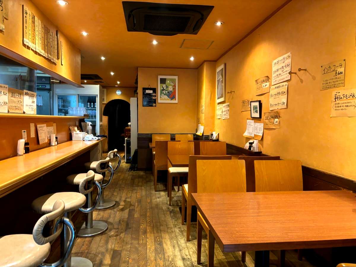 40年間愛され続ける『洋食レストラン マルシェ』で車えびフライカレーを食べてきました　神戸市 [画像]