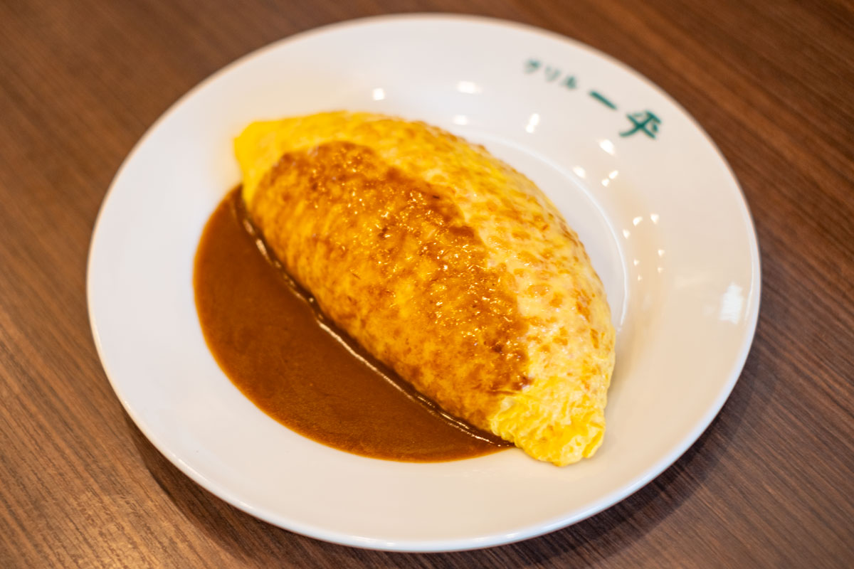 「オムライス（中）」1,000円（税込）※中でご飯はお茶碗約2杯分