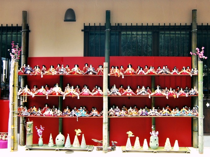 三輪明神窯史跡園のおひな様展示