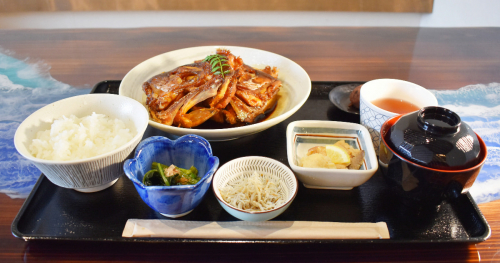 伊弉諾神宮すぐそばの「きみcafe」で鯛のアラ煮定食をいただきました　淡路市