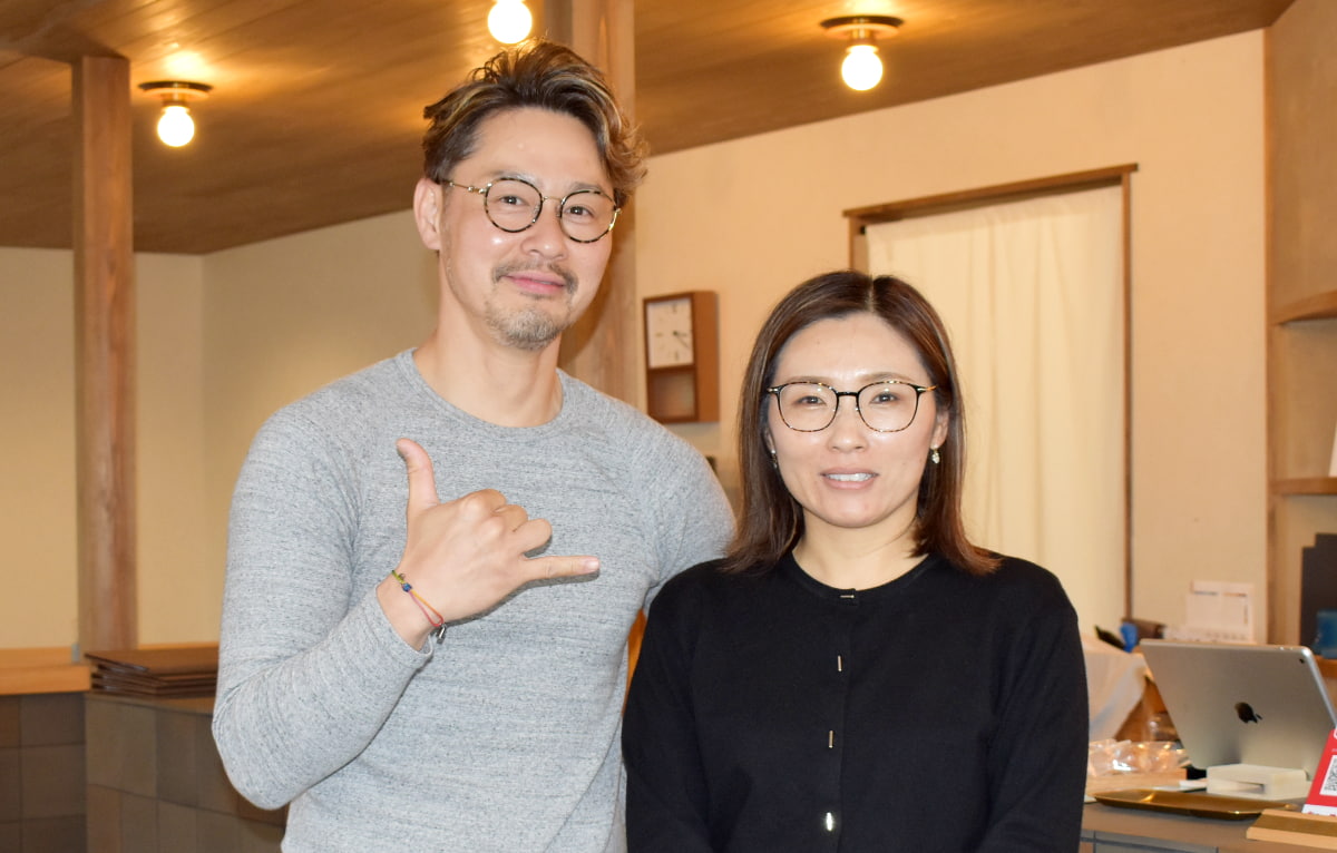 同店オーナーの藤井渉さんと奈生さんご夫妻