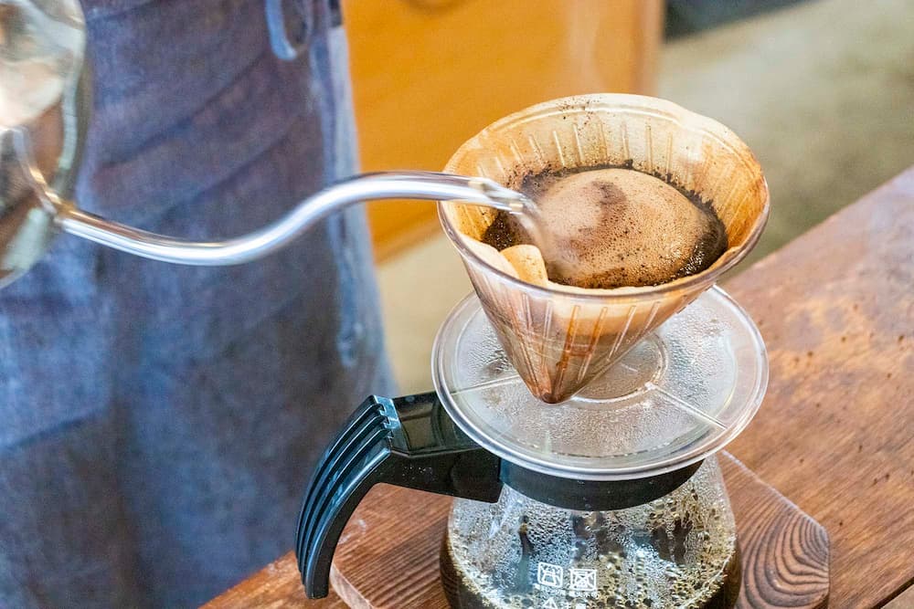 湯を注いだときにモコモコと泡があふれるのは、コーヒー豆が新鮮な証拠！