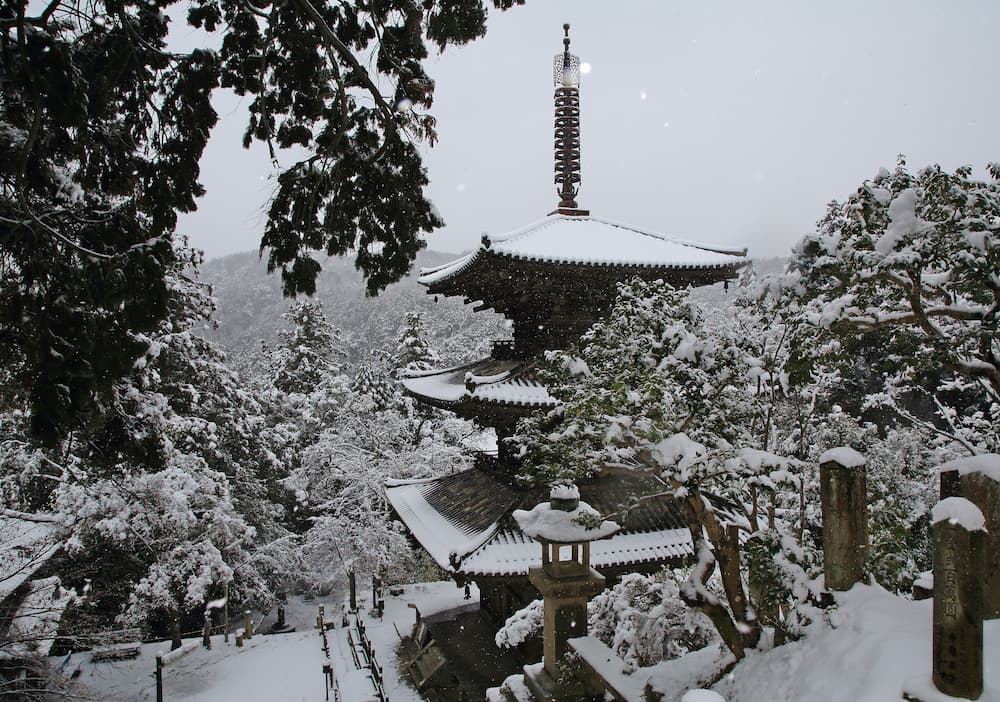 冬の法華山一乗寺の様子