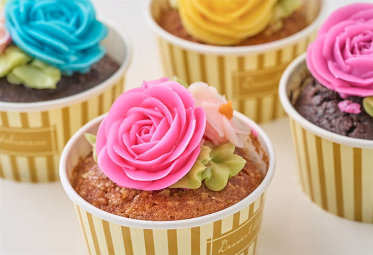 函館〈Flower Picnic Cafe〉「食べられるお花のケーキ」2個セット　1,380円（税込）