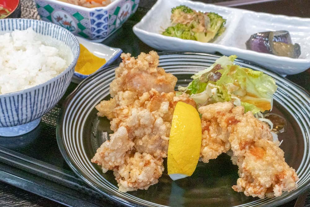 新開地にオープンした「Diner ラウドスピーカー!」で唐揚げランチを味わってきました　神戸市 [画像]