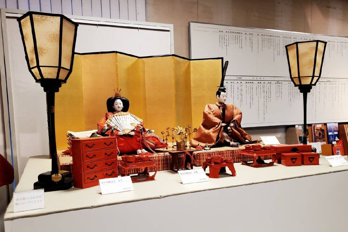 令和5年度龍野歴史文化資料館特別展「ひいな -伝統美の共演-」に展示中の岡田氏の作品