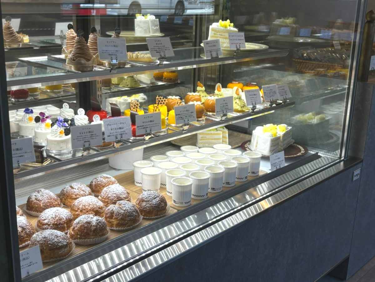 六甲にオープンした『pâtisserie BLEUETTA（パティスリー・ブルエッタ）』でチーズケーキ2種類を実食　神戸市 [画像]