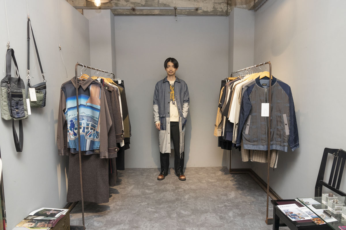 中村 善幸1989年生まれ、神戸市出身・在住 神戸芸術工科大学卒業古着屋「タナゴコロータス」の運営と同時に「N&rsquo;enuphar」のデザイナー、パタンナーを兼務。「エヌ・ハリウッド」を経て、2013年に古き良き古着の歴史を提案するタナゴコロータスをオープン。ヨーロッパを周り直接買い付けた古着を神戸、大阪、東京で店舗展開し、2014年ネニュファールを立ち上げた。