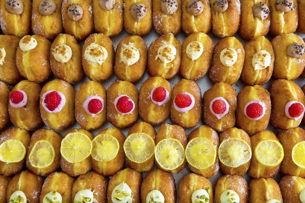 六甲道の生ドーナツ専門店『PIECE OF BAKE FACTORY』が春限定「いちご生ドーナツ」を発売　神戸市 [画像]