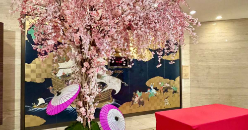 神戸ポートピアホテルに「しだれ桜のフォトスポット」が登場　神戸市