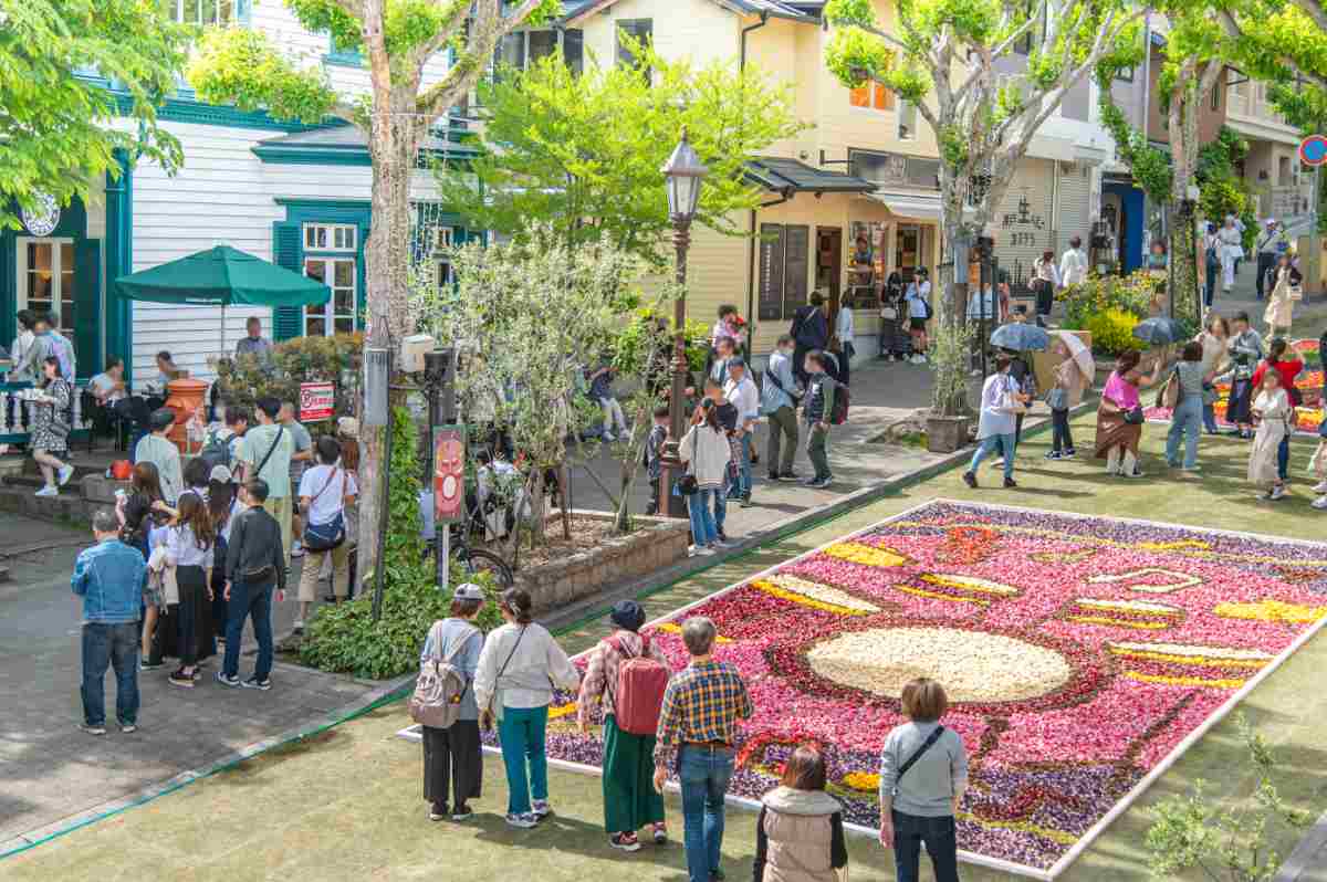 元町穴門商店街や北野坂で「インフィオラータこうべ2024」開催　神戸市 [画像]