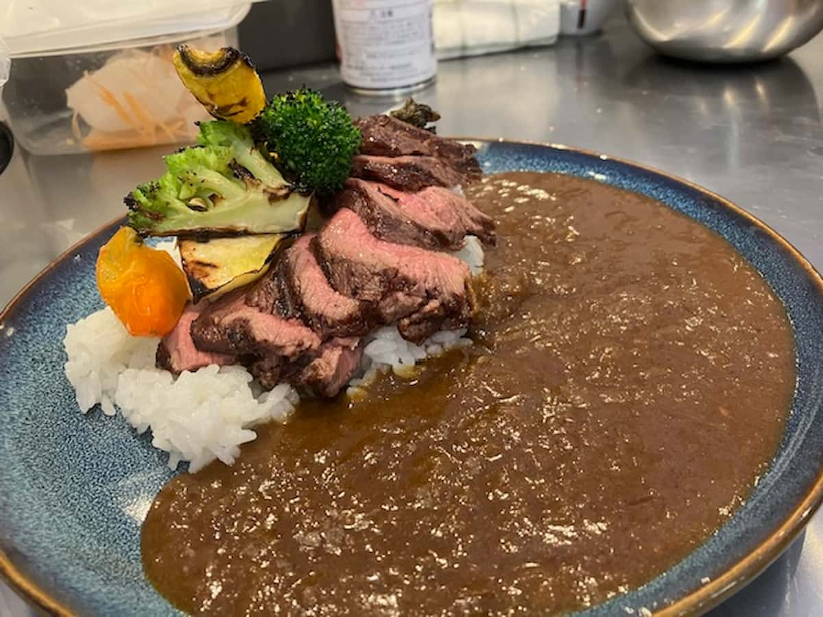 「淡路ビーフグリルステーキのカレー」1,800円（税込）