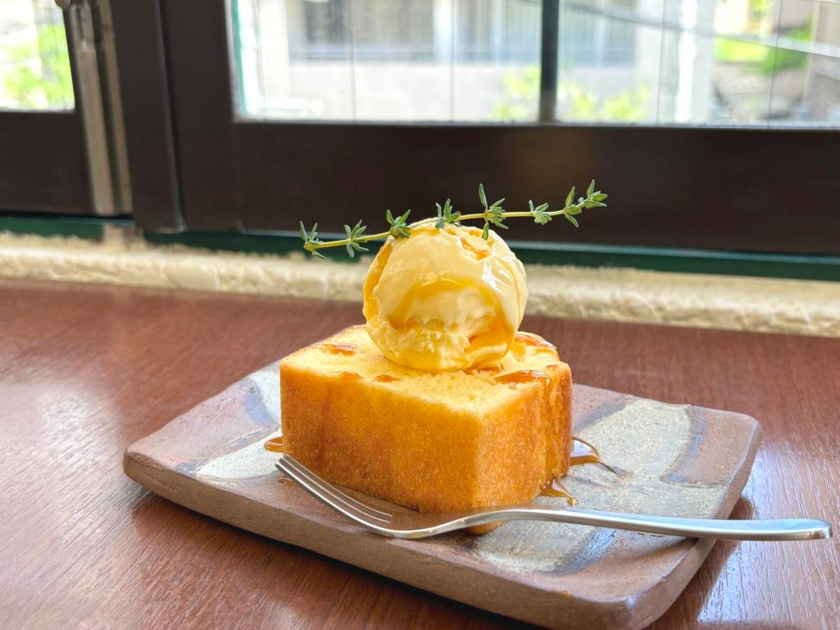 「パウンドケーキ」480円（税込）、バニラアイスのトッピングは＋100円