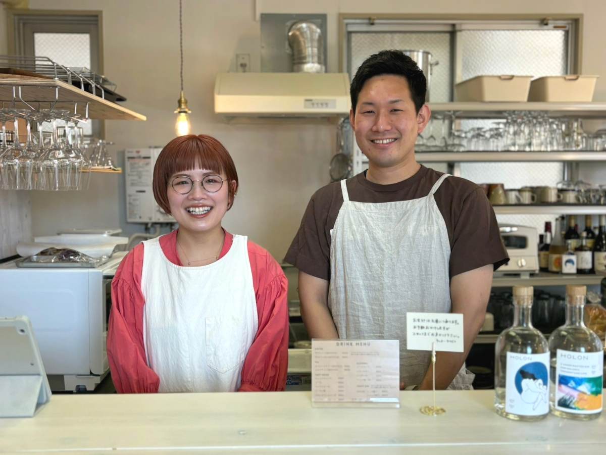 左：店主キュウデンさん　右：ご主人（この日はお手伝いにきてくれたそう）