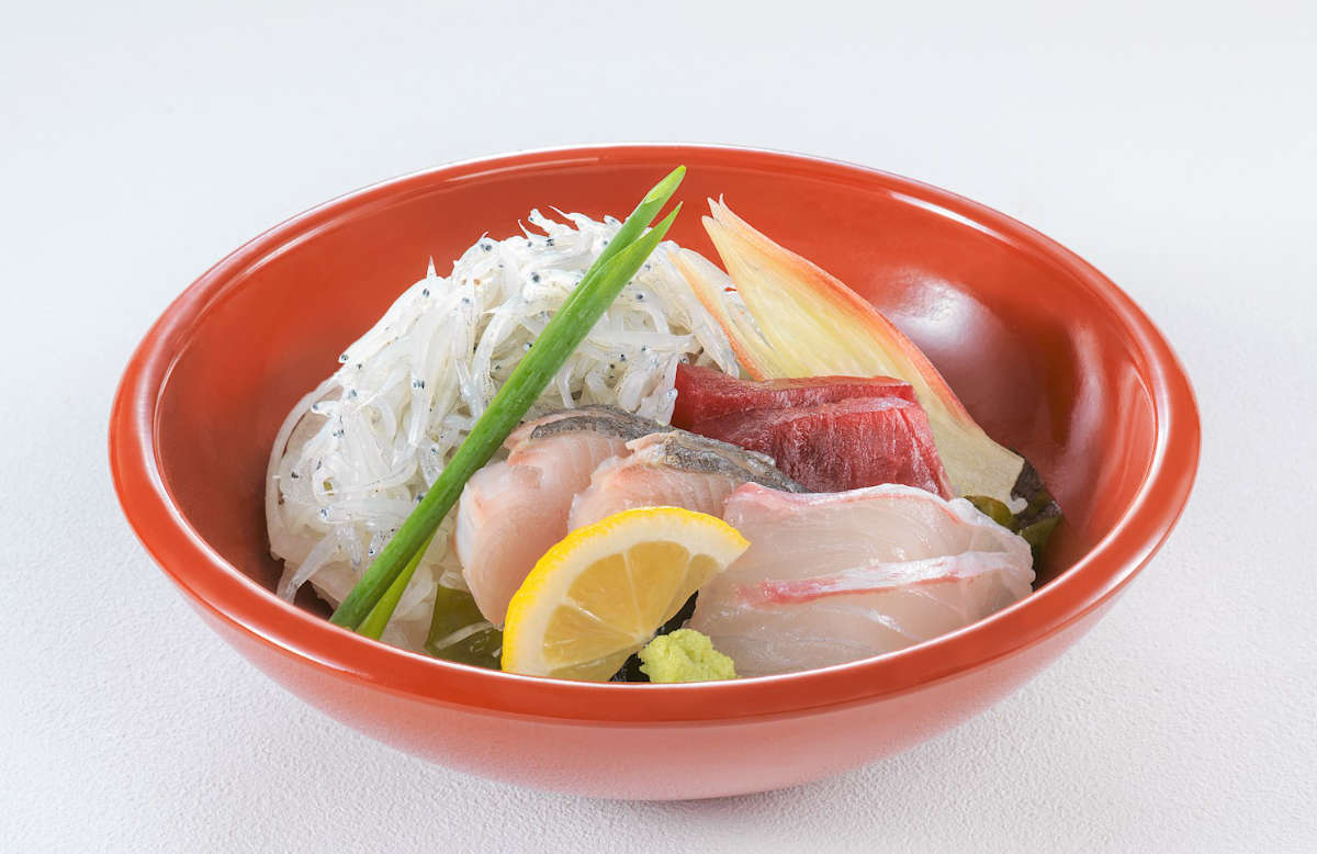「淡路島生しらす海鮮丼」3,000円（税・サ込）　