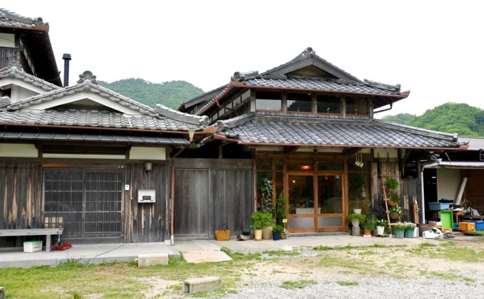 店舗前の敷地内に駐車可