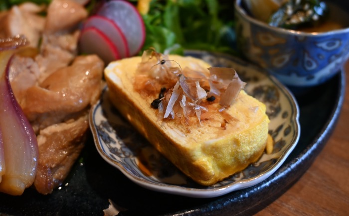 末吉にある古民家を再生した『廻農園カフェ』でボリュームたっぷり日替わりランチを実食　三田市 [画像]